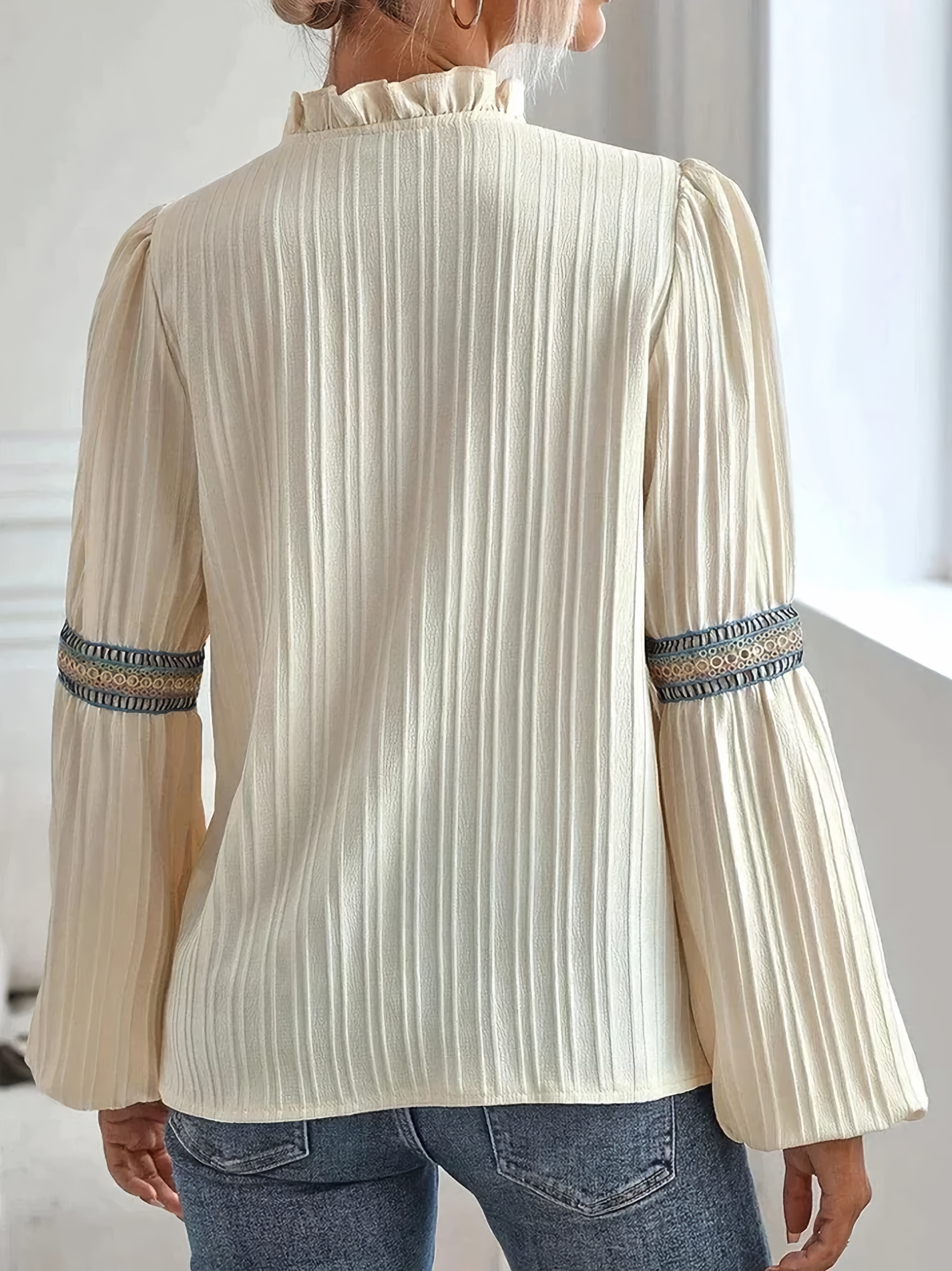 Vinca – Elegant Lace Blouse