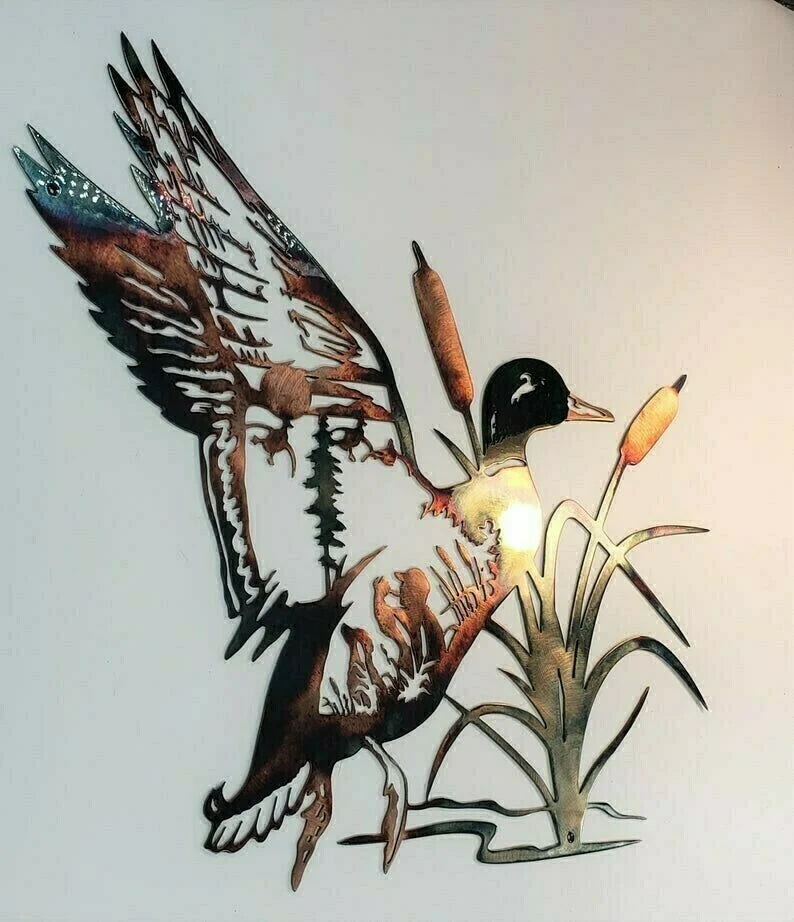 Wanddekoration aus Metall mit Wildtieren