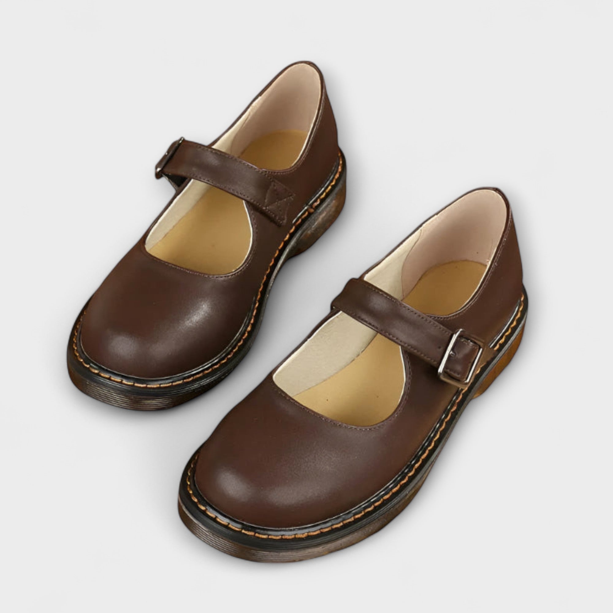 Yolanda – Stilvolle Lederschuhe mit Riemen