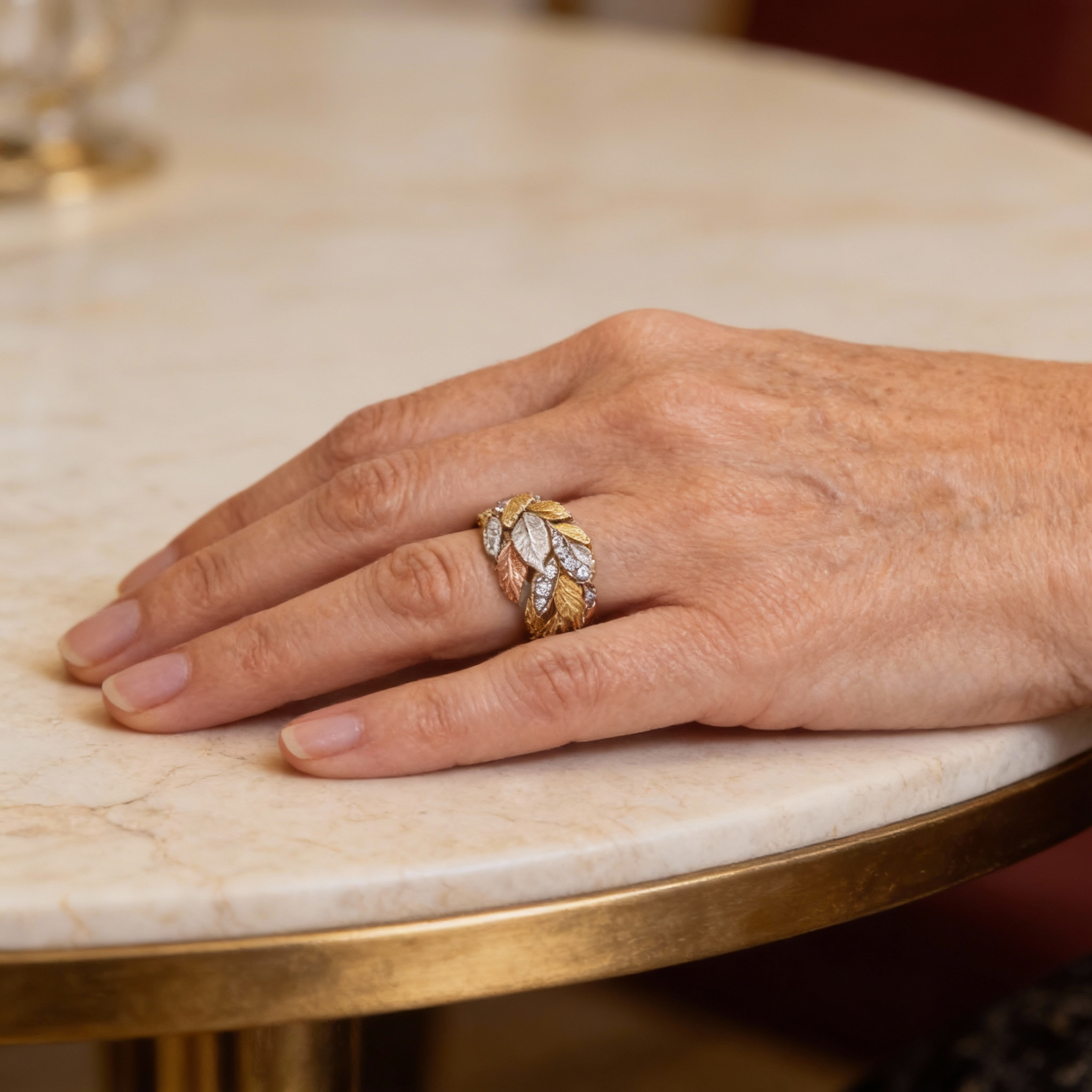 Yulee – handgefertigter Ring mit Blattmuster