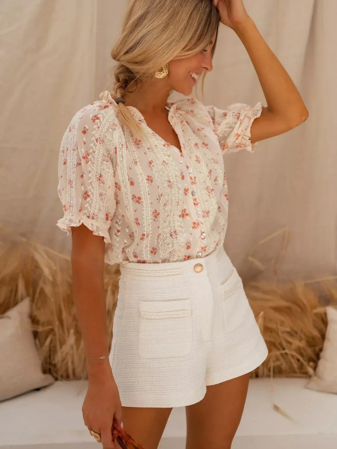 Yvonne – Stylish Blouses with Floral Print