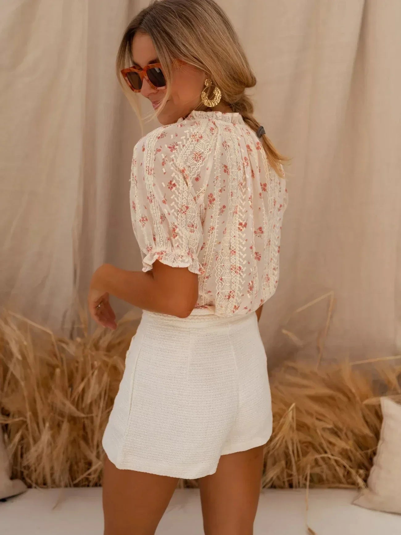 Yvonne – Stylish Blouses with Floral Print