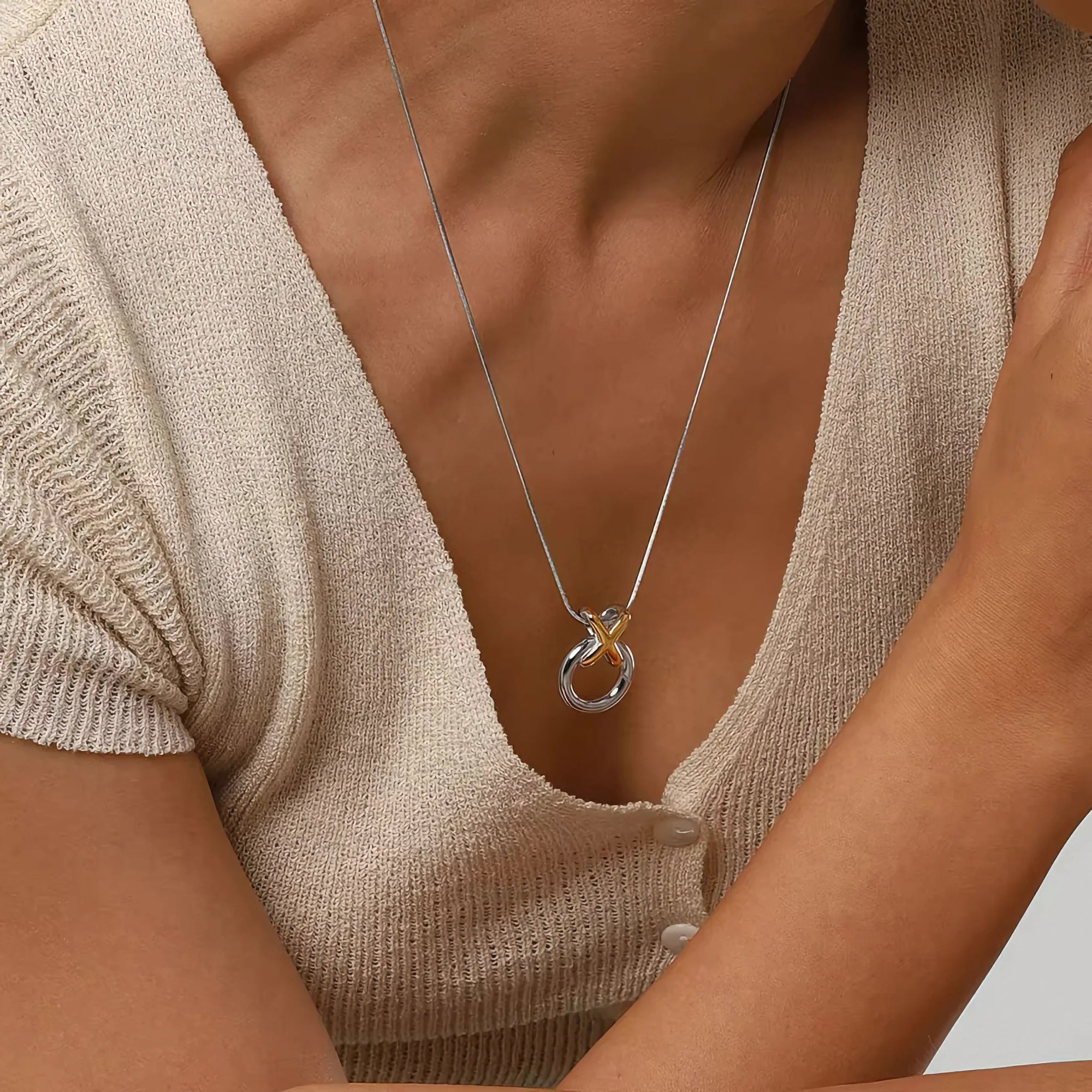 Collar con anillo de nudo Mirabelle
