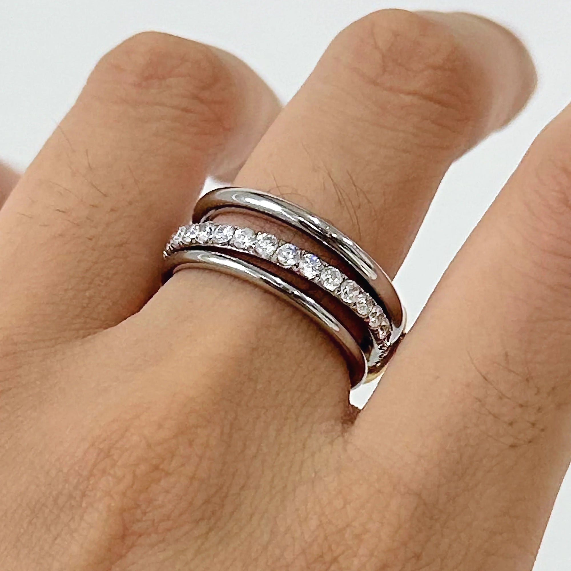 Anillo Desiree con diamantes apilados