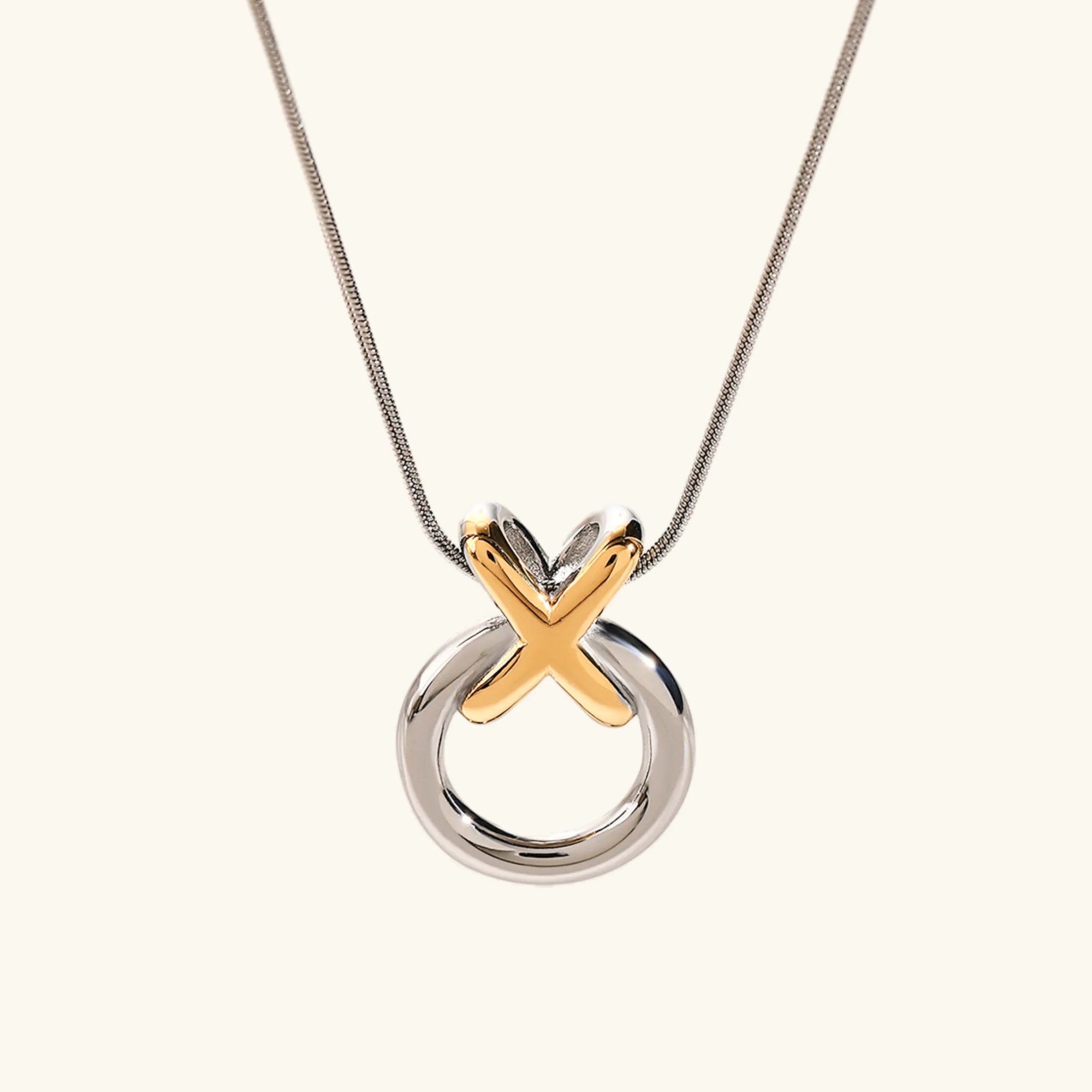 Collar con anillo de nudo Mirabelle