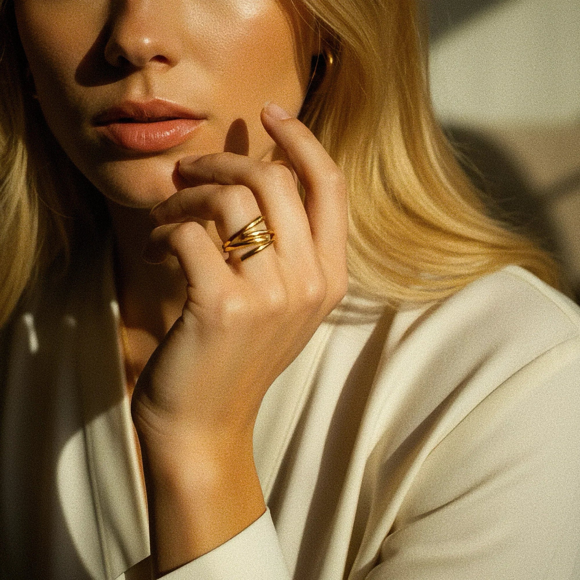 Anello Shay contemporaneo in oro