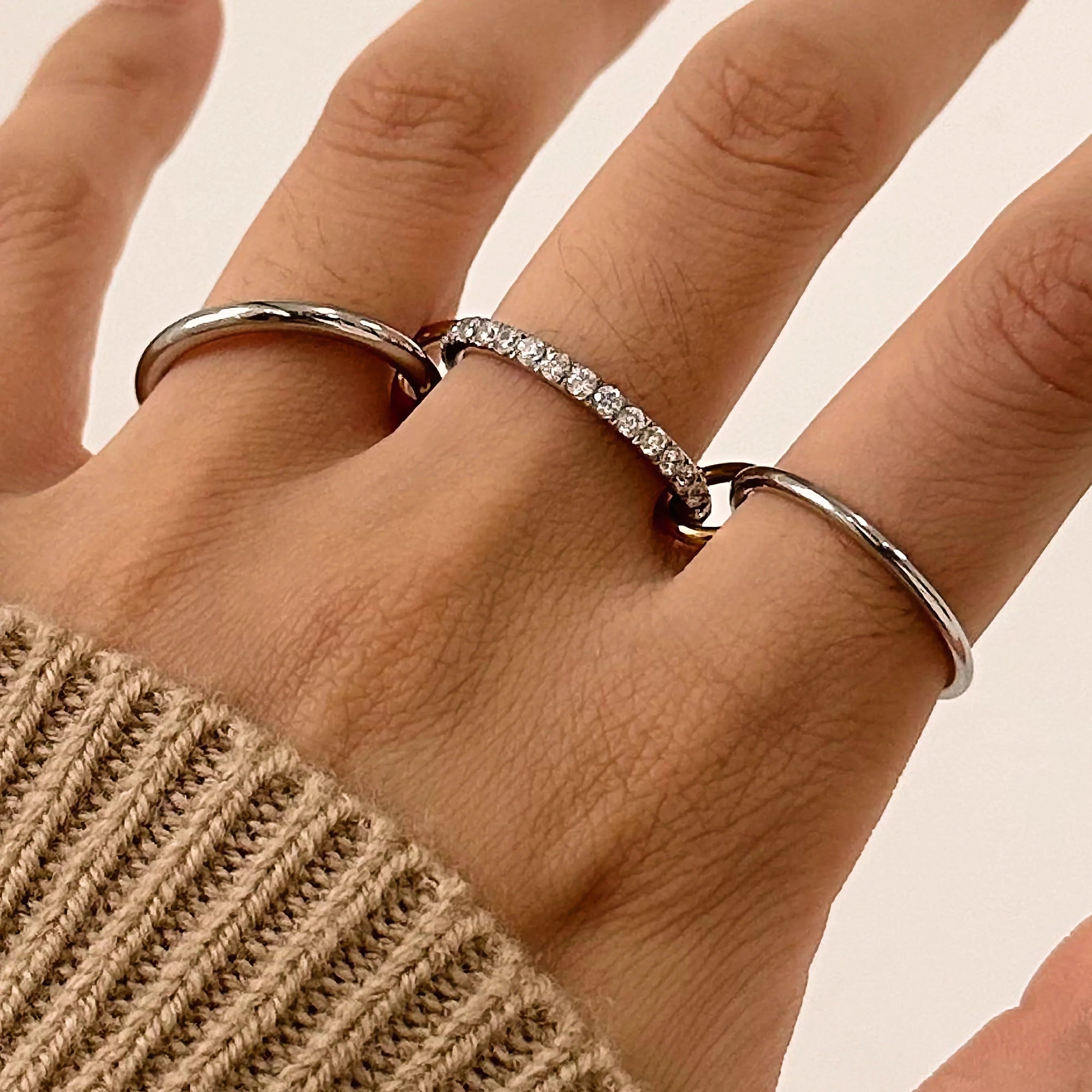 Anillo Desiree con diamantes apilados