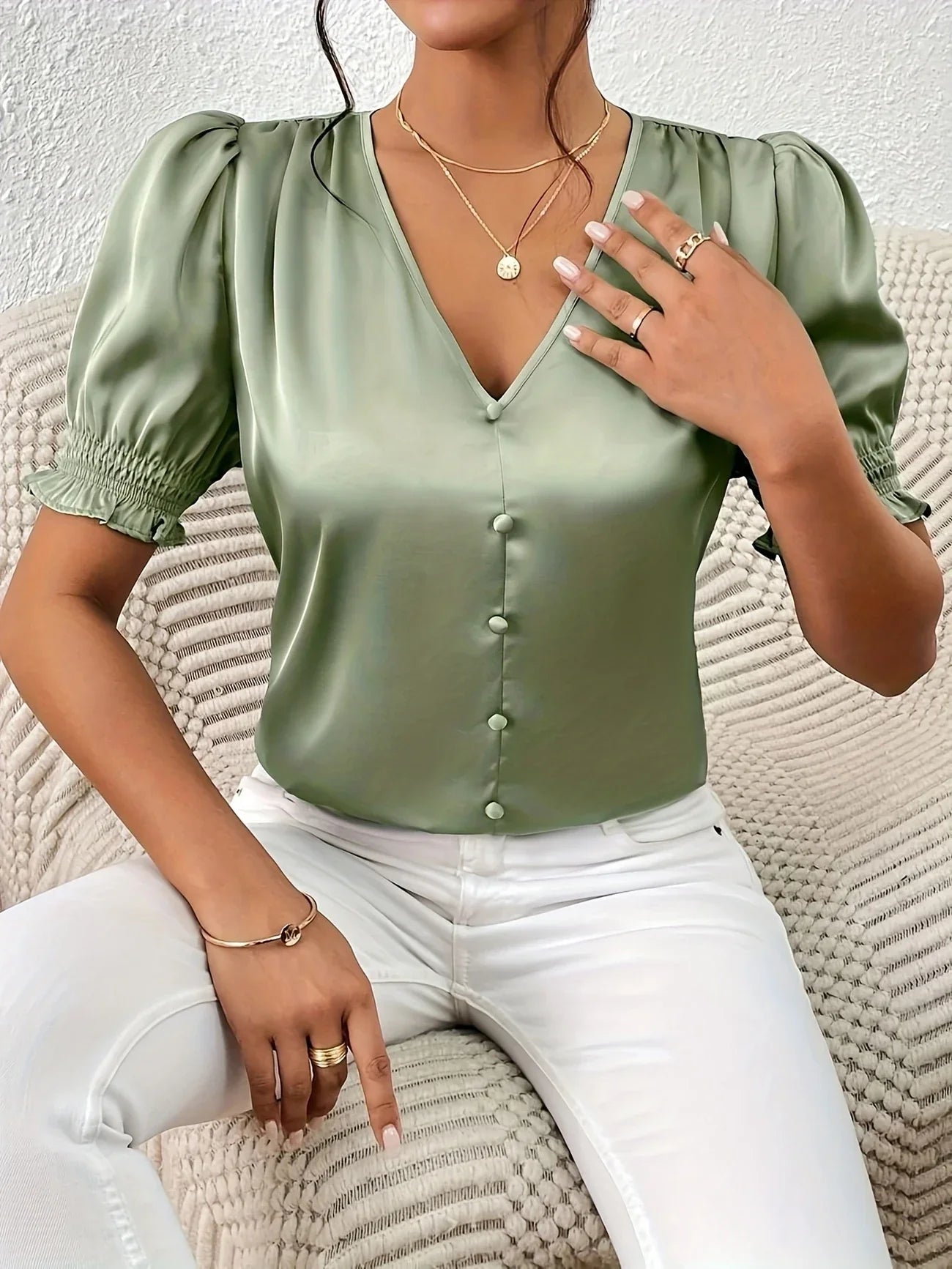 Abella – Elegant Blouse with V-Neck and Puff Sleeves