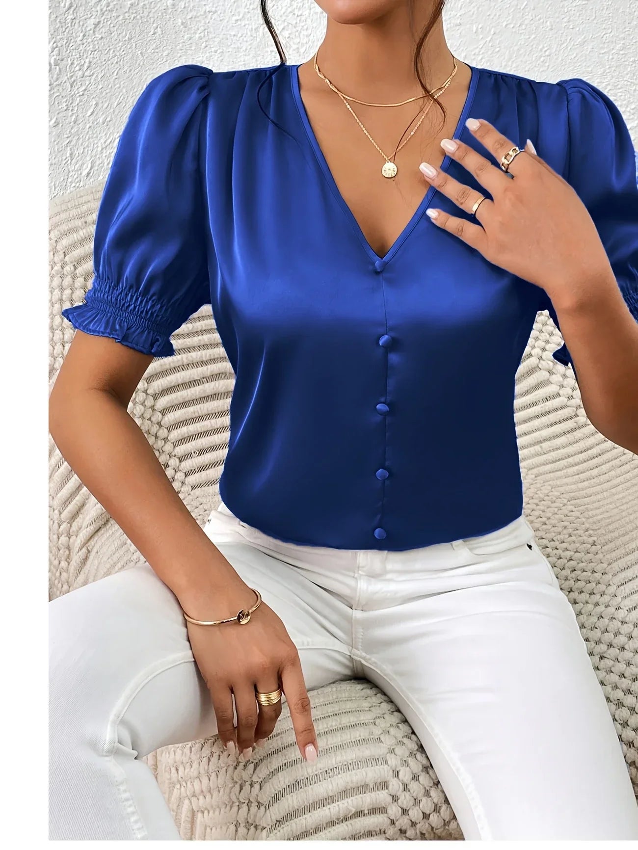 Abella – Elegant Blouse with V-Neck and Puff Sleeves