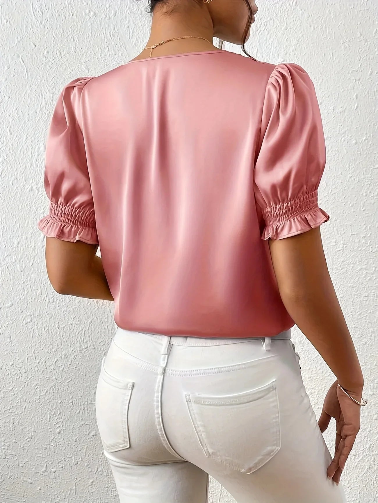 Abella – Elegant Blouse with V-Neck and Puff Sleeves