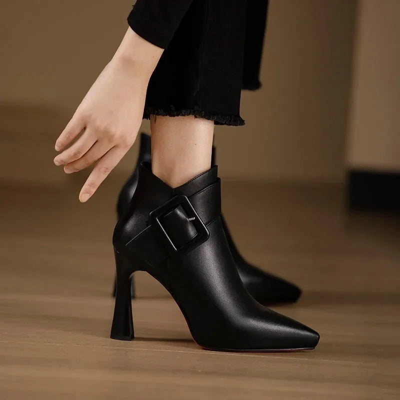 Arielah – Boots with Pointed Toe and Buckle Strap