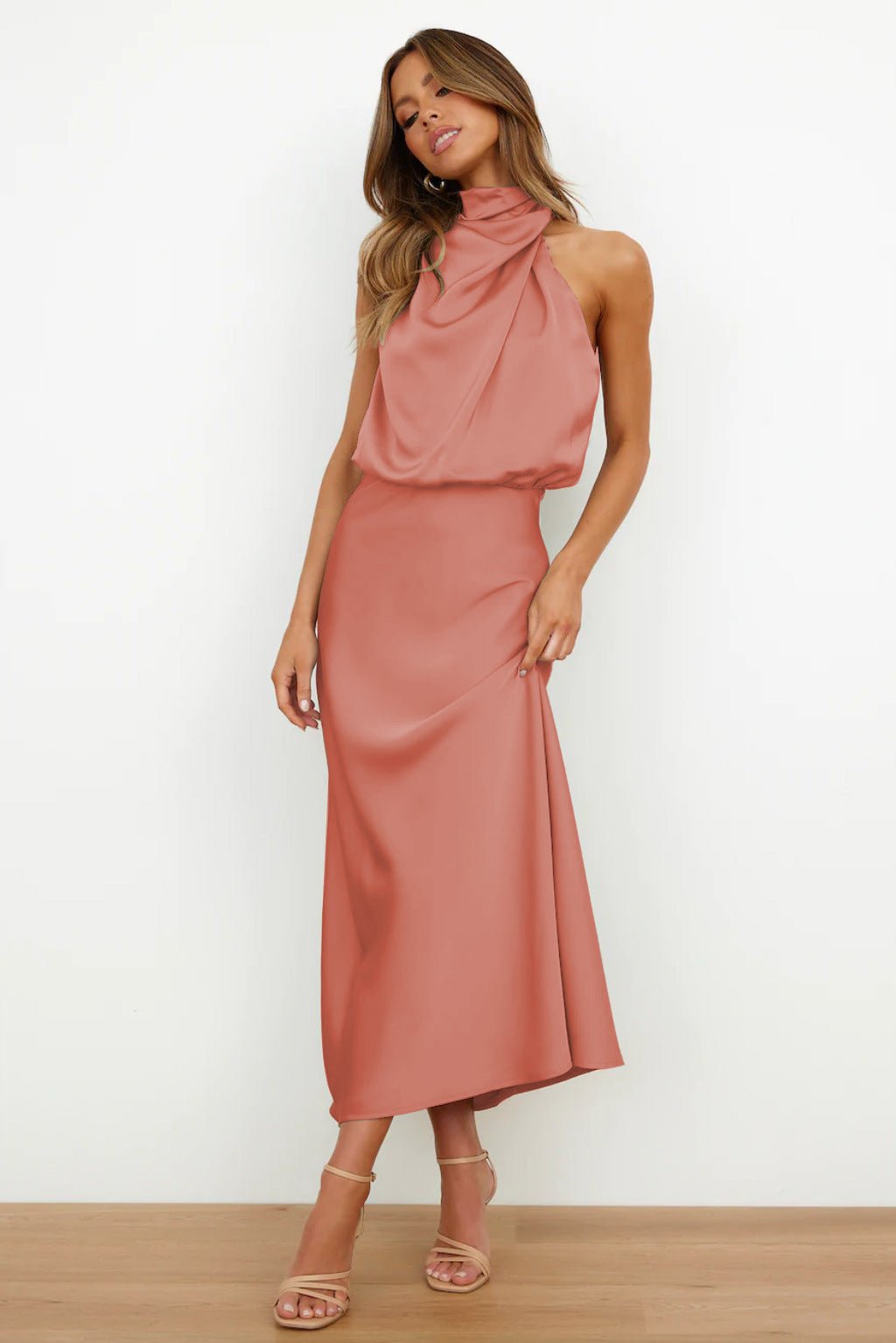 Aukje – Elegant Sleeveless Maxi Dress Made of Satin