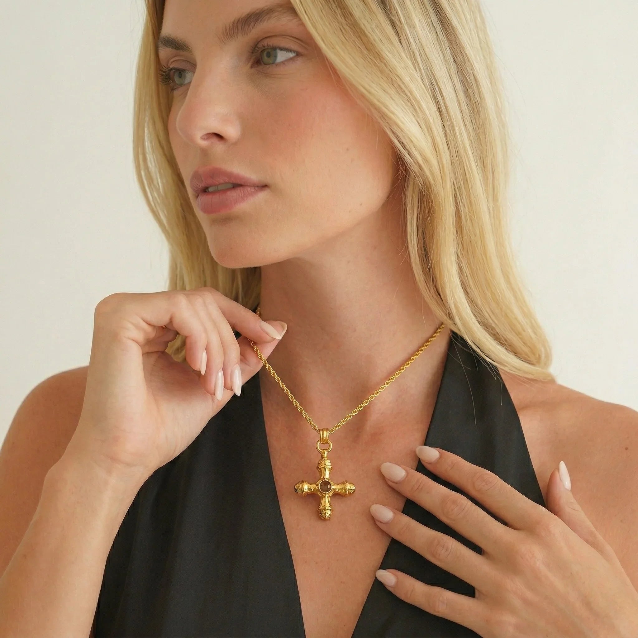 Della Gold Necklace