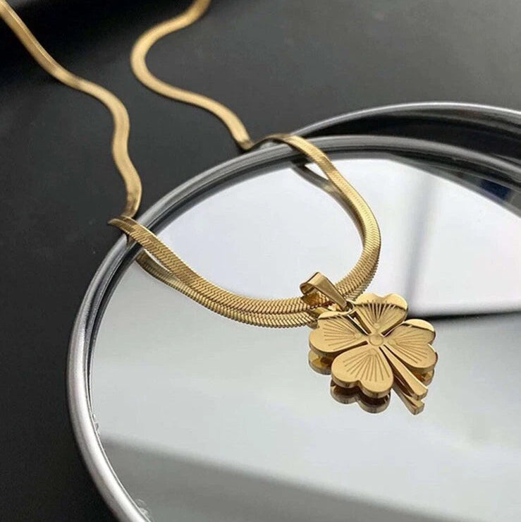 Elara Lucky Clover Pendant Necklace