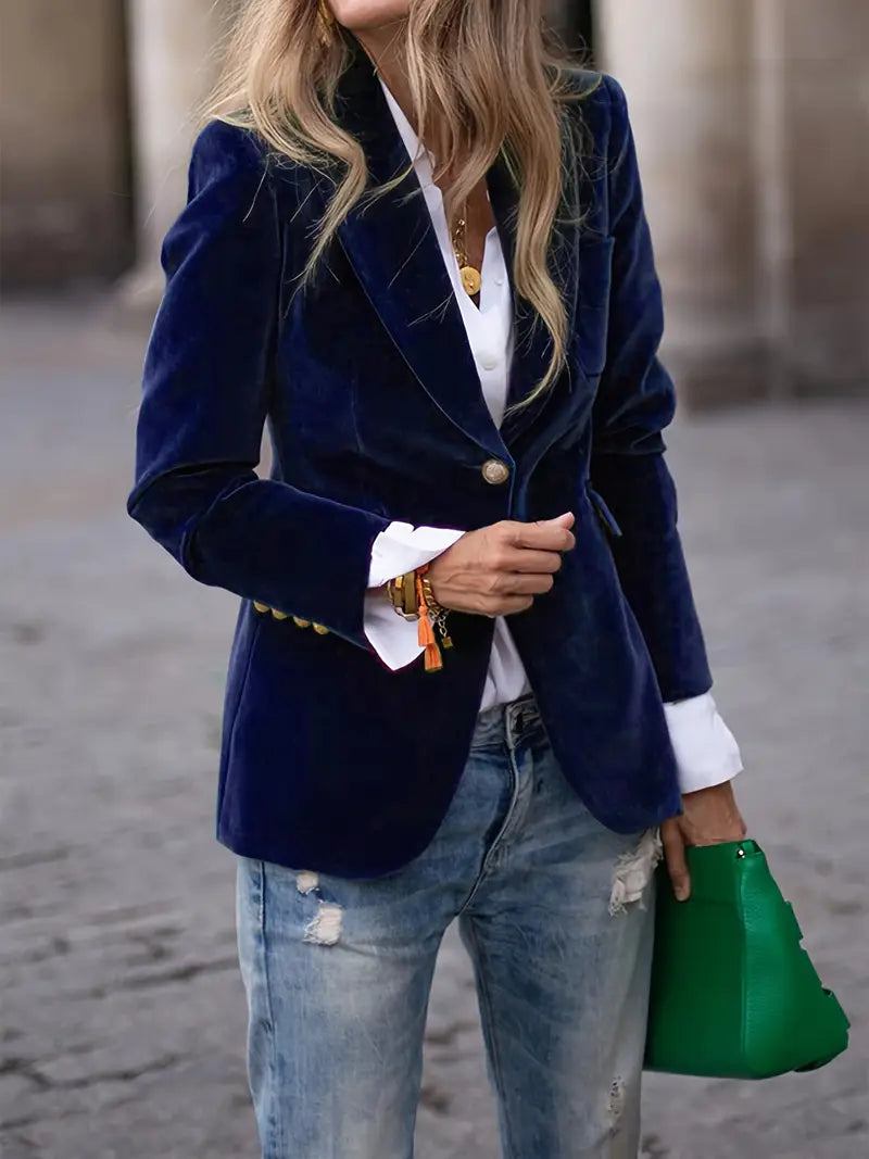Elīna – Fashionable Velvet Blazer