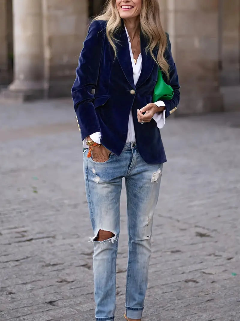 Elīna – Fashionable Velvet Blazer