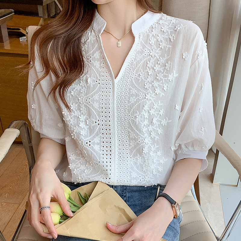 Elisabete – Casual Knit Blouse with V-Neck