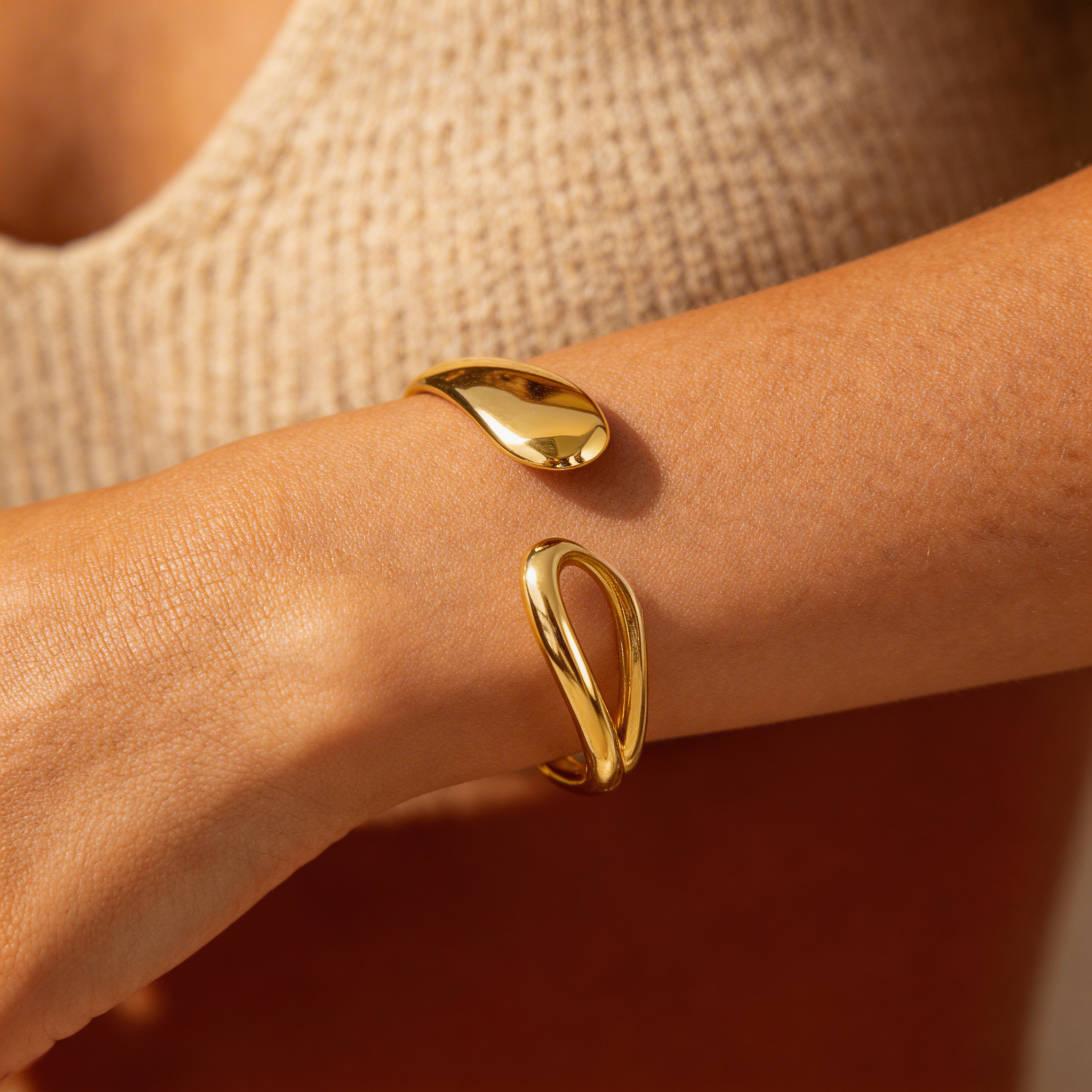 Évienne Teardrop Sculptural Cuff Bracelet