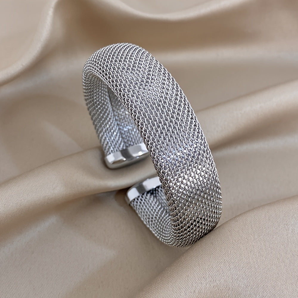Fashion New Woven Bracelet | 18K Golden Plated 304 Stainless Steel Metal Bracelet | Versatile Accessory for Daily and Party Occasions