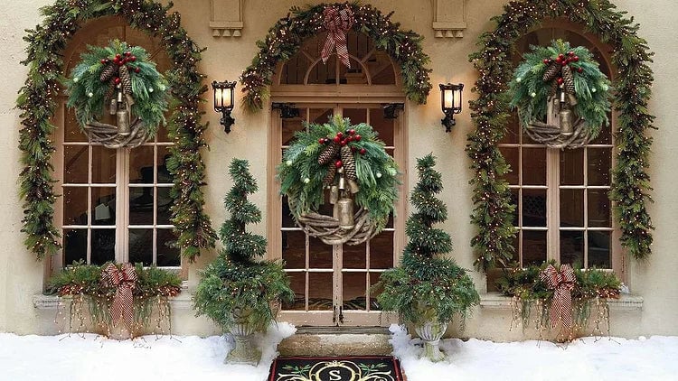 FestiveNest – Christmas Pine Cone Bell Rattan Wreath