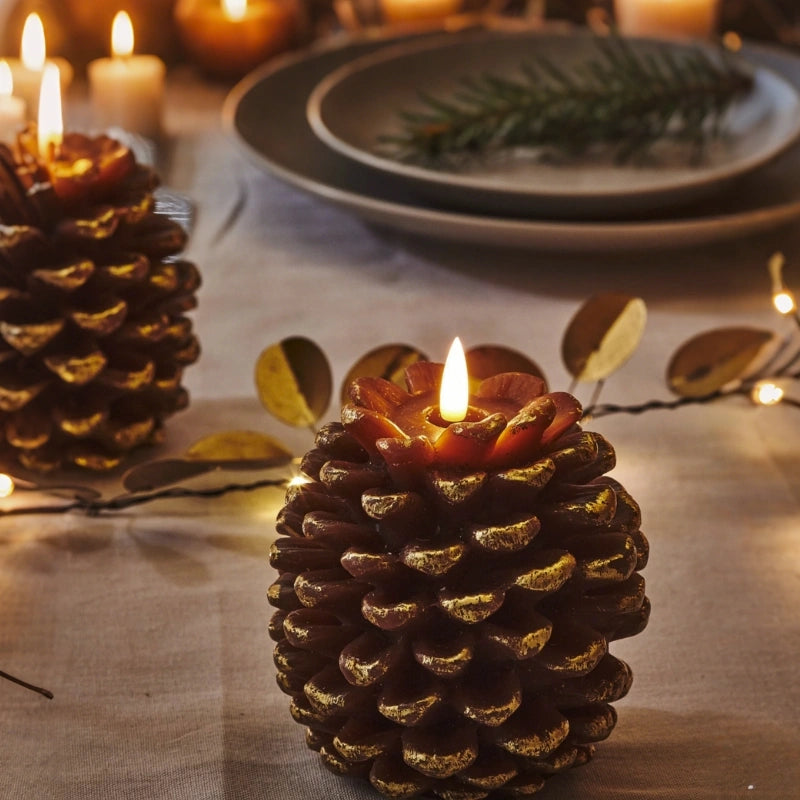 ForestFlame – Atmospheric, Flameless Candle in Pine Cone Shape