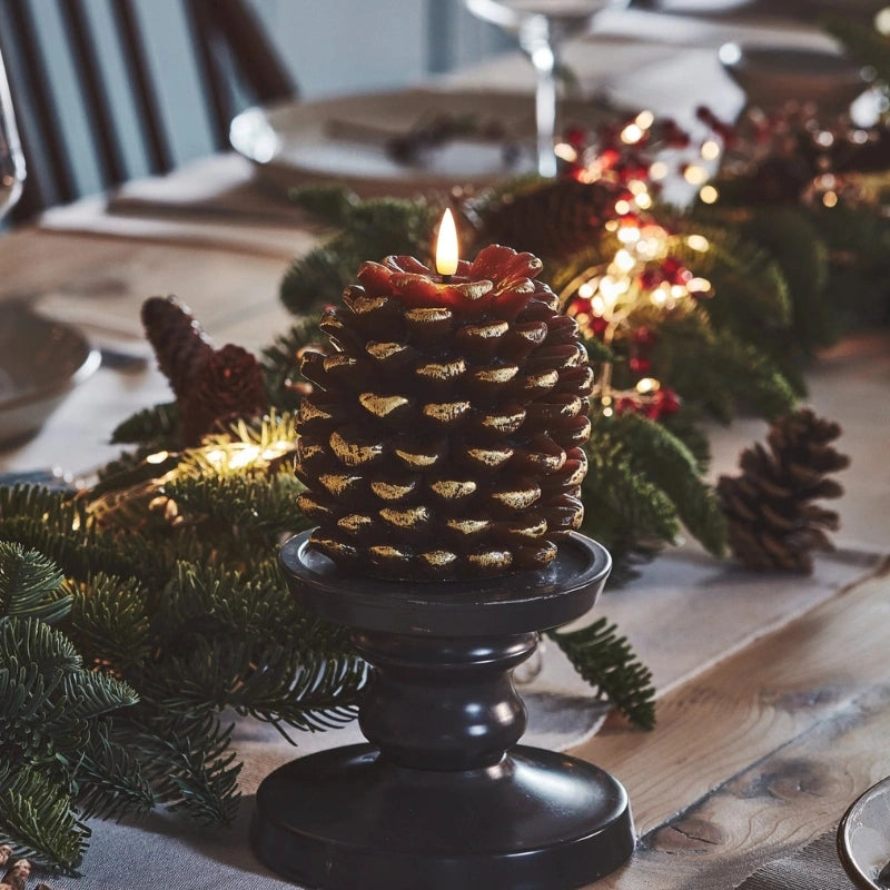 ForestFlame – Atmospheric, Flameless Candle in Pine Cone Shape