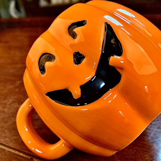 GlowSip – Halloween Mug with Pumpkin Smile