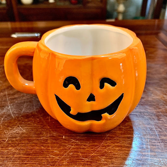 GlowSip – Halloween Mug with Pumpkin Smile