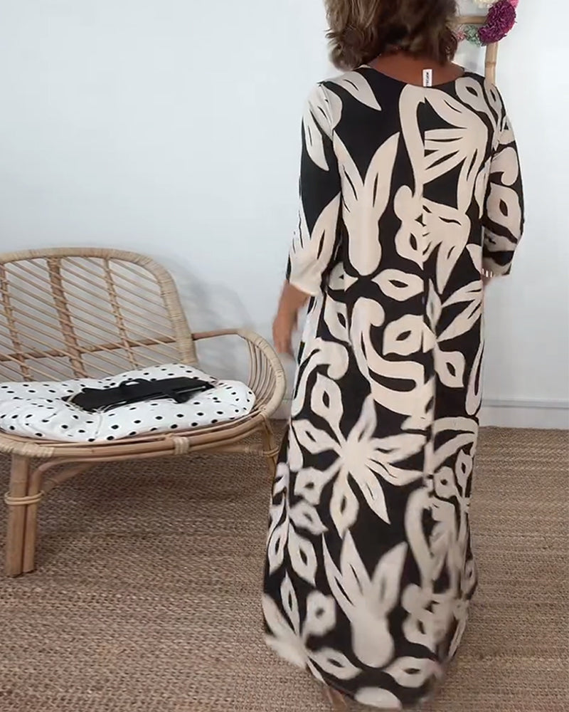 Halina – Dress with Round Neckline and Long Sleeves with Print