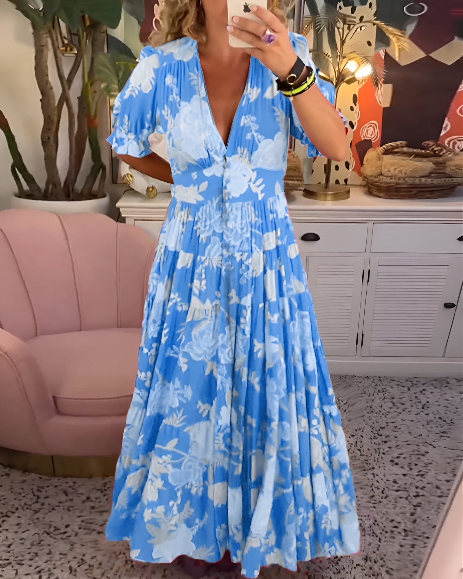 Kaela – Dress with V-Neck, Pockets, and Floral Pattern