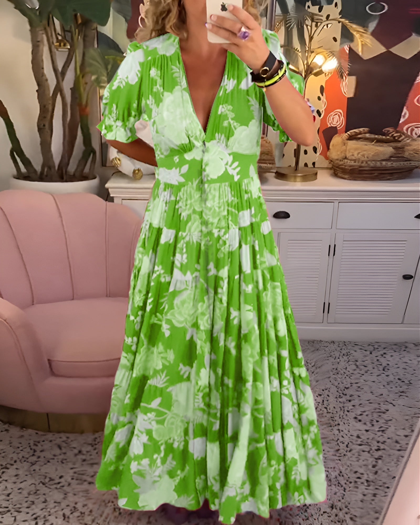 Kaela – Dress with V-Neck, Pockets, and Floral Pattern