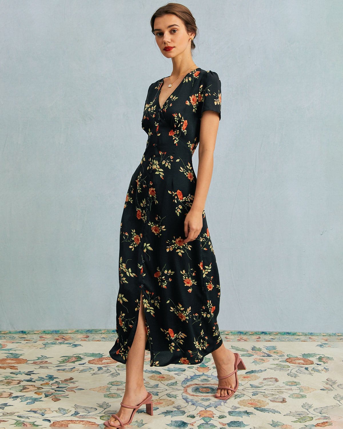 Kambria – Short-Sleeved Midi Dress with Floral Pattern