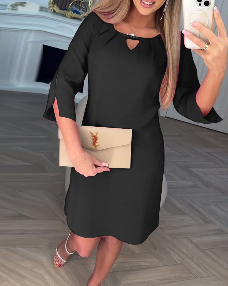 Kamelia – Mini Dress with Keyhole Neckline
