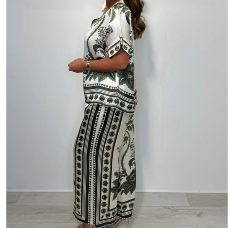 Kanella – Casual Top with V-Neck and Wide Pants