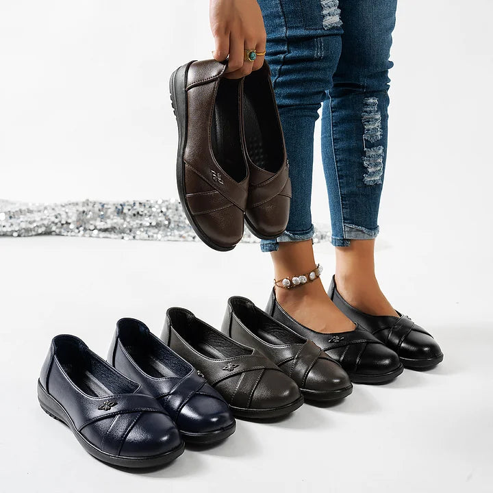 Kinerah - Orthopedic Leather Shoes with Metal Emblem