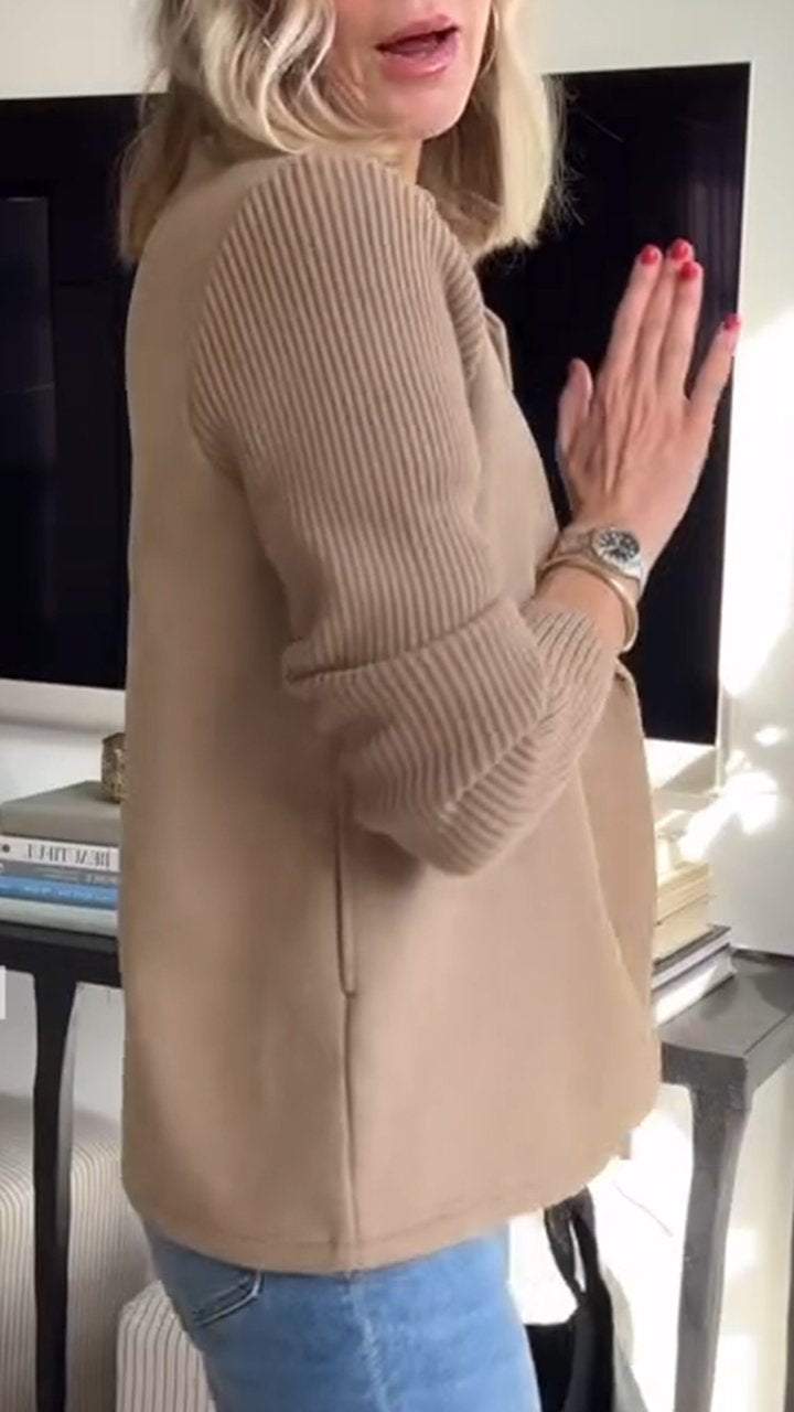 Kittiya – Elegant Knit Blazer with Long Sleeves