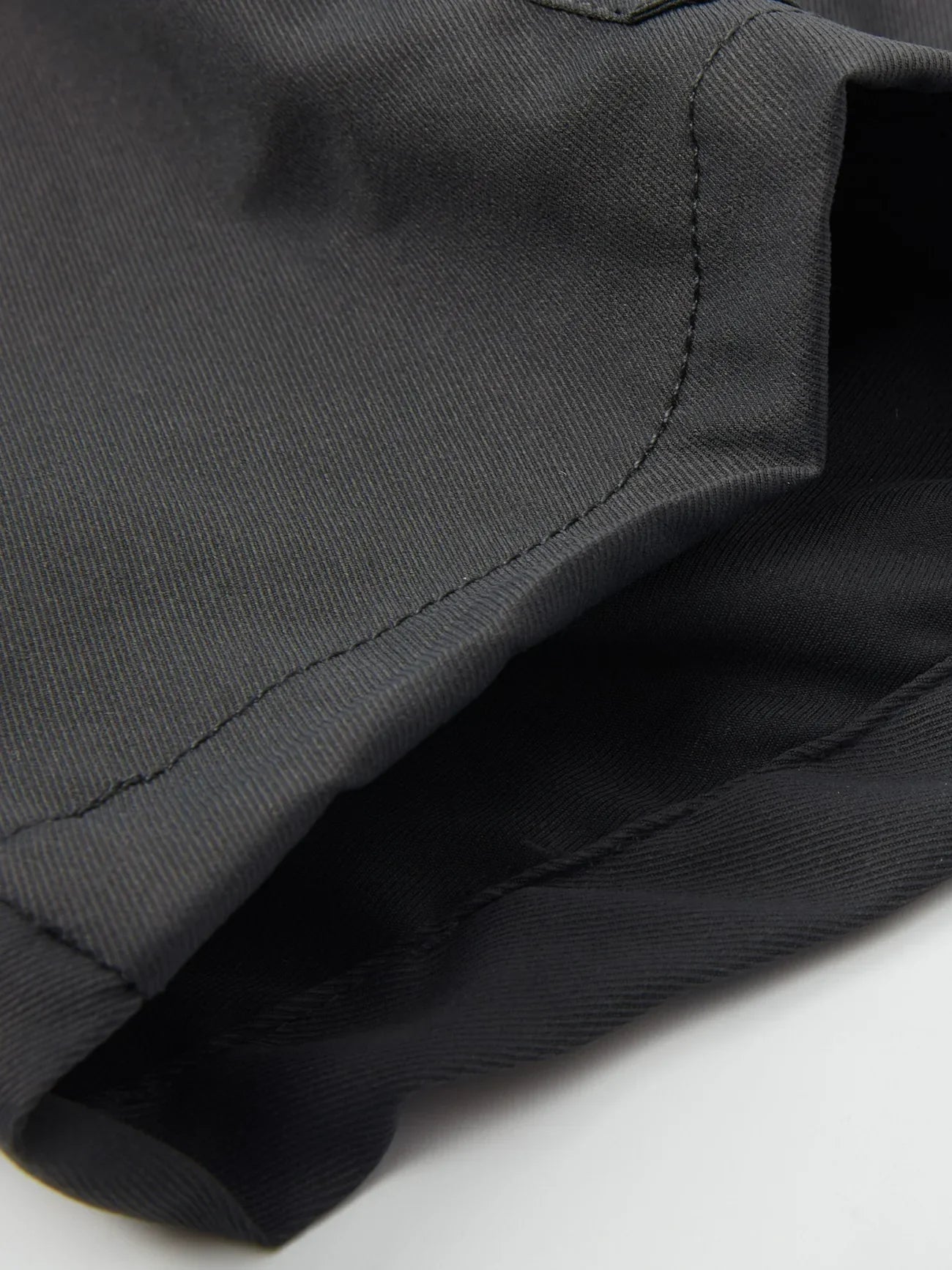 Lewand – Elegant Loose Fit Cargo Shorts With Side Pocket
