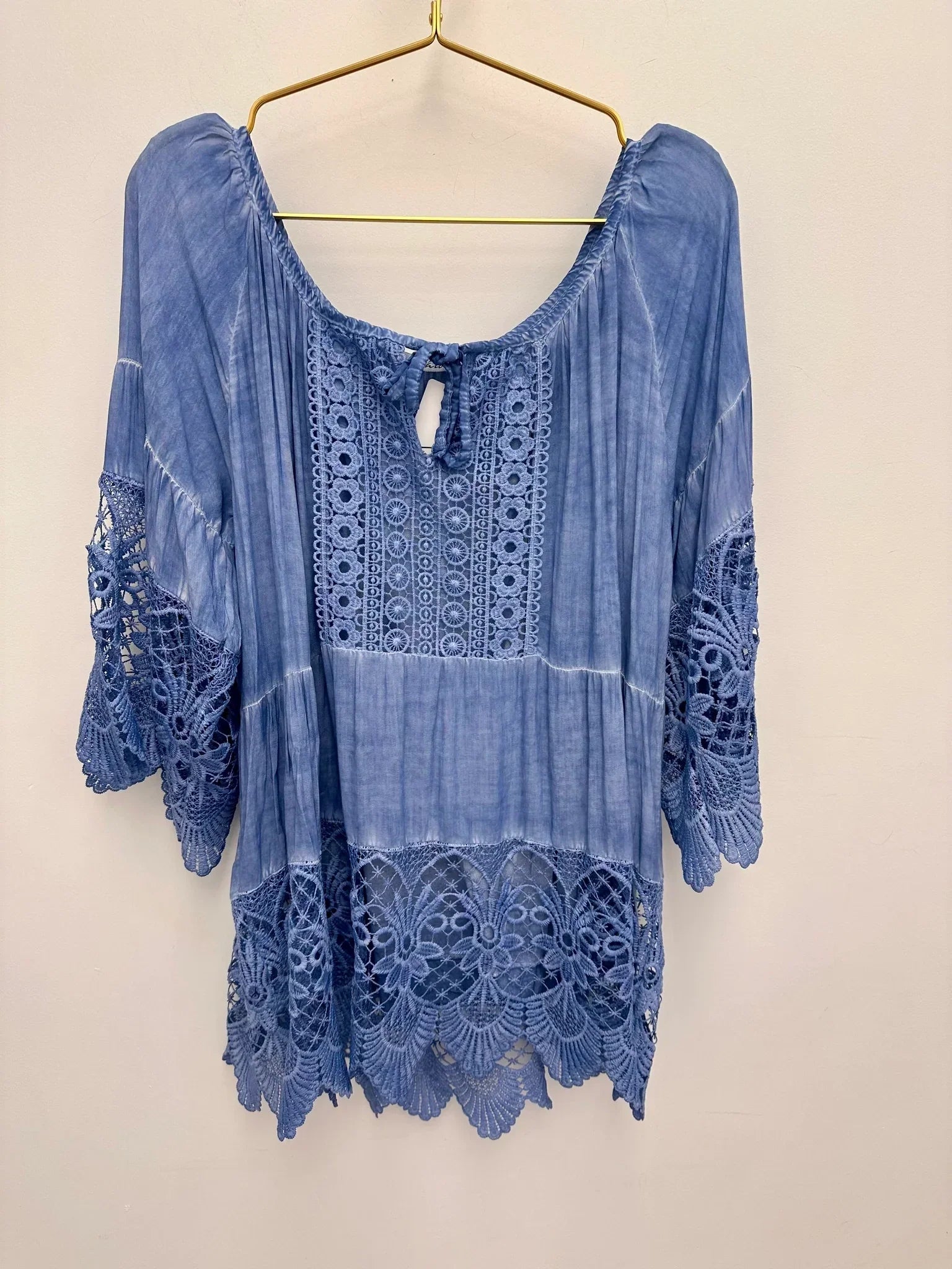 Lurdes – Stylish Shirt with Round Neck