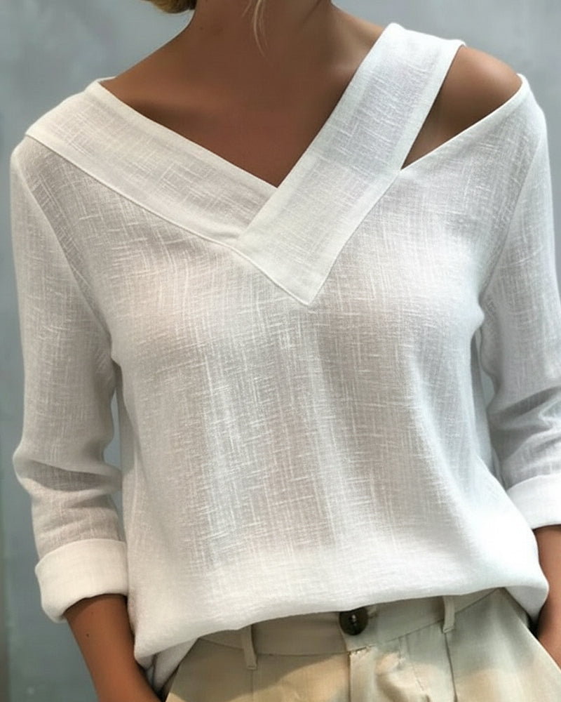 Makeeta – Elegant Top with V-Neck and Straps