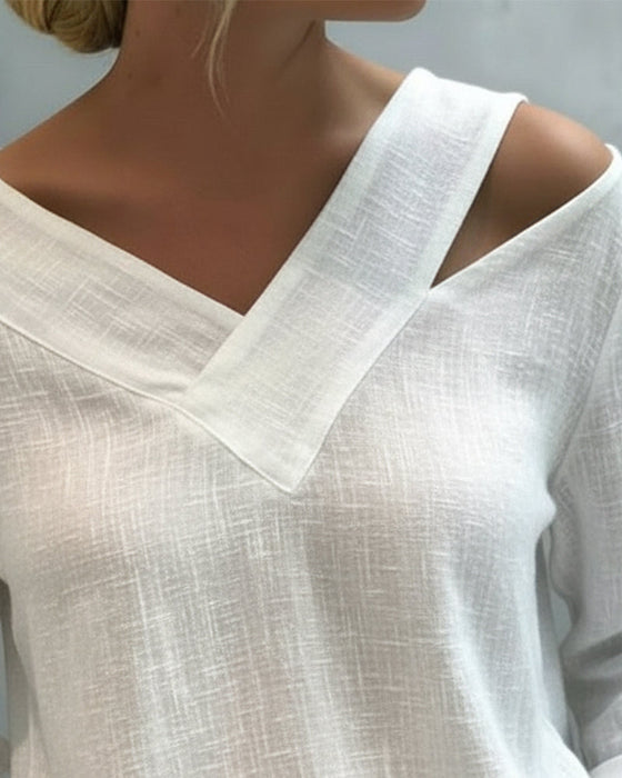 Makeeta – Elegant Top with V-Neck and Straps