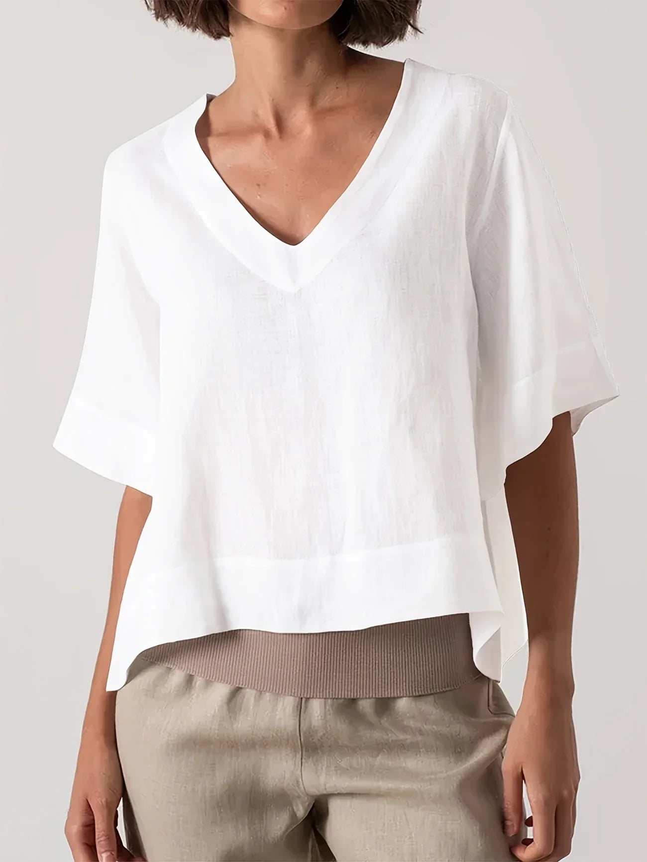Mattea – Casual Loose-Fitting Top with V-Neck