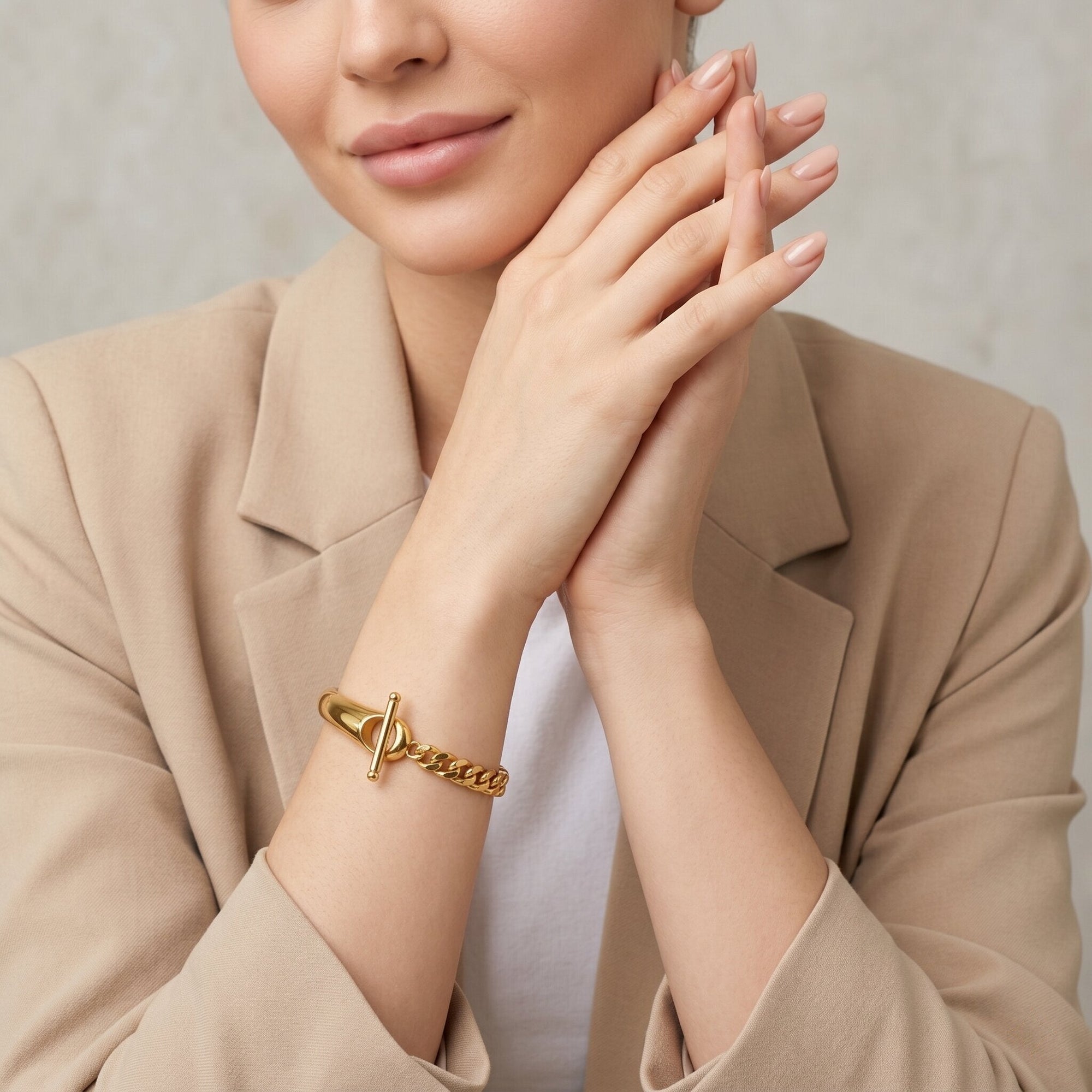 Myrna Goldarmreif mit Kette