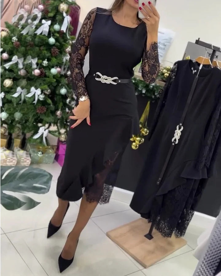 Nafisa – Fitted Dress Made of Patchwork Lace
