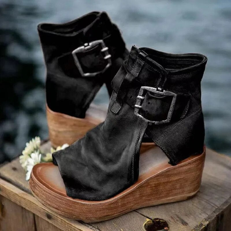 Niasya – Ankle Boots with Buckle Straps and Wedge Heel
