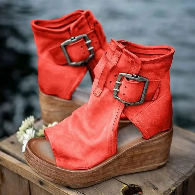 Niasya – Ankle Boots with Buckle Straps and Wedge Heel