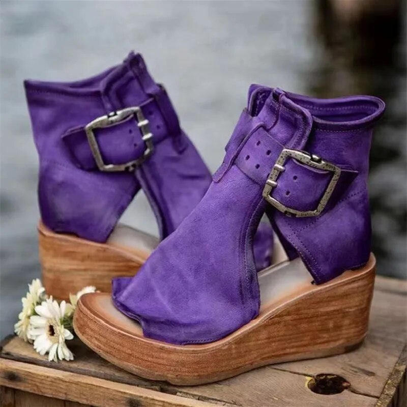 Niasya – Ankle Boots with Buckle Straps and Wedge Heel