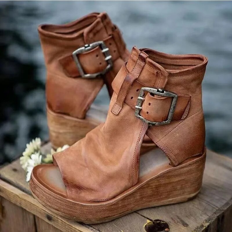 Niasya – Ankle Boots with Buckle Straps and Wedge Heel