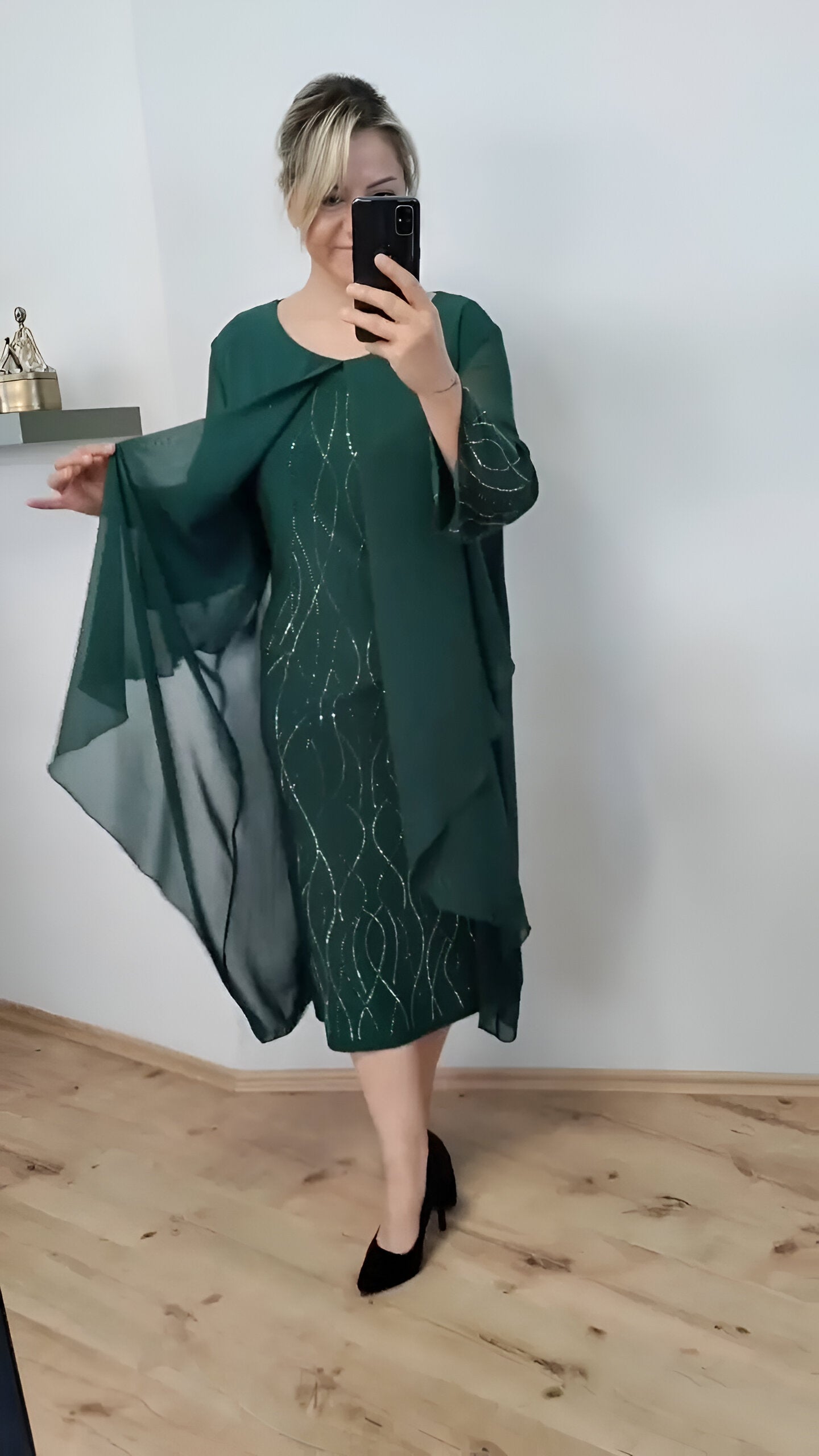 Nienke – Elegant Wrap Dress