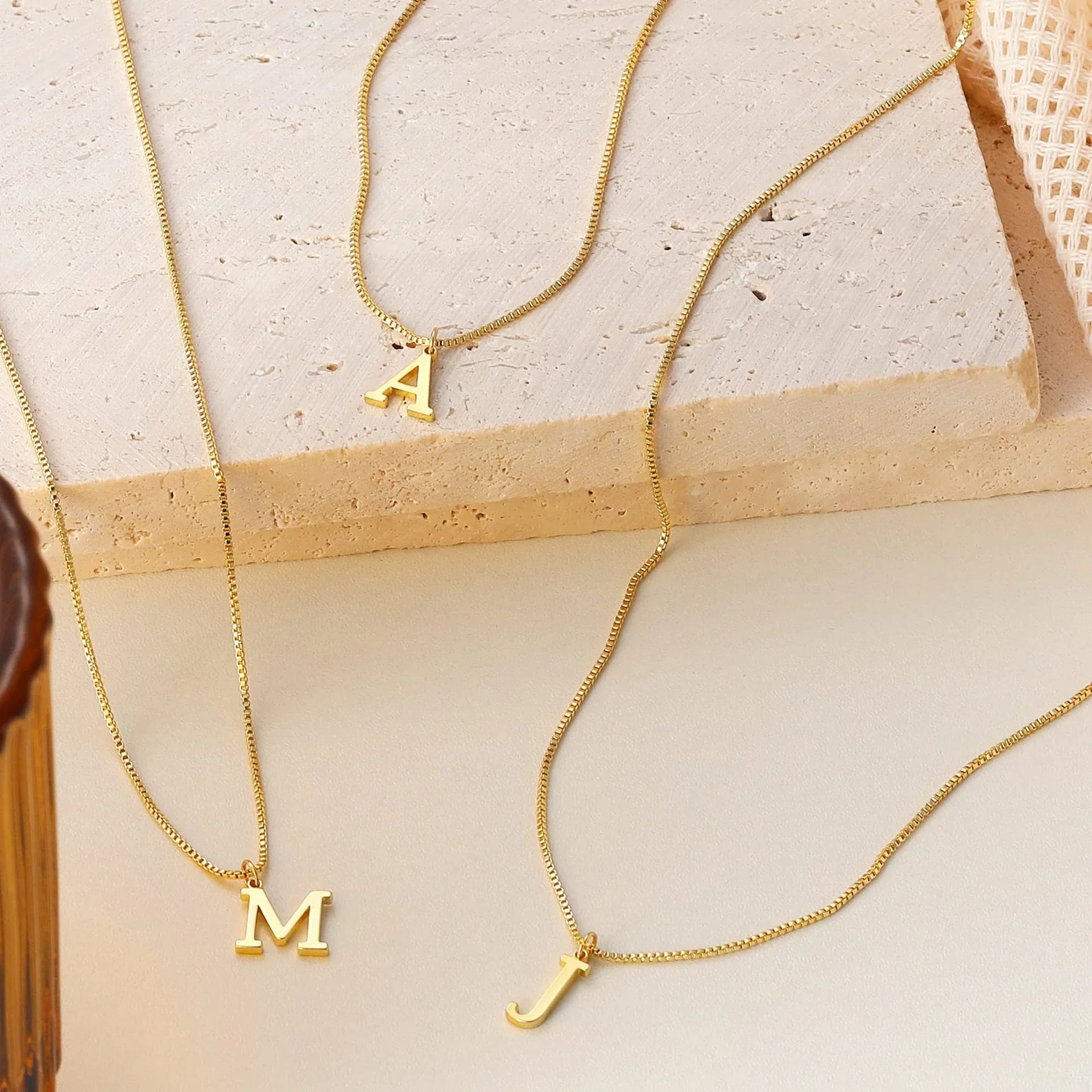 Collana con lettera iniziale Therese in oro