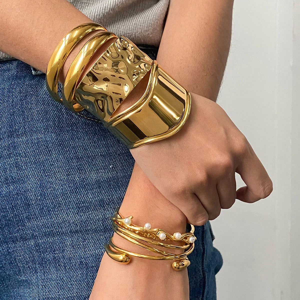 Brazalete Izza Smooth Gold